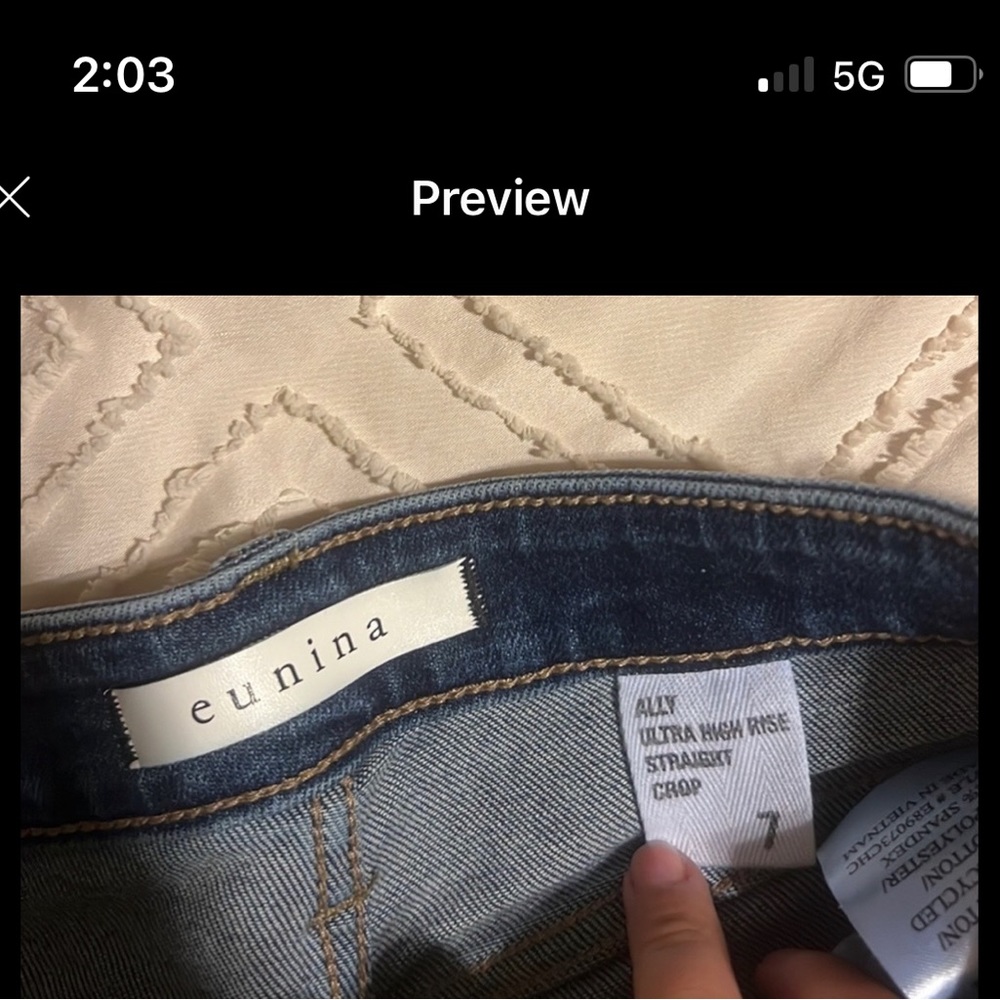 Women’s cropped straight jean . Size 7 .